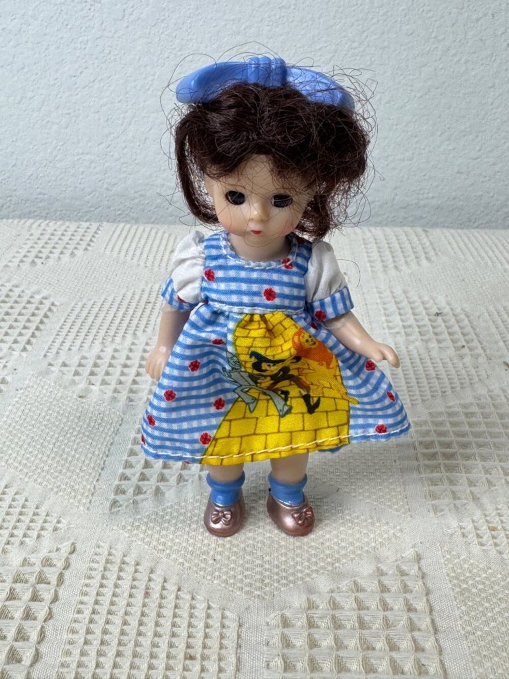 Vintage Madame Alexander McDonalds Dorothy Mini Wizard of Oz Doll Closing Eyes